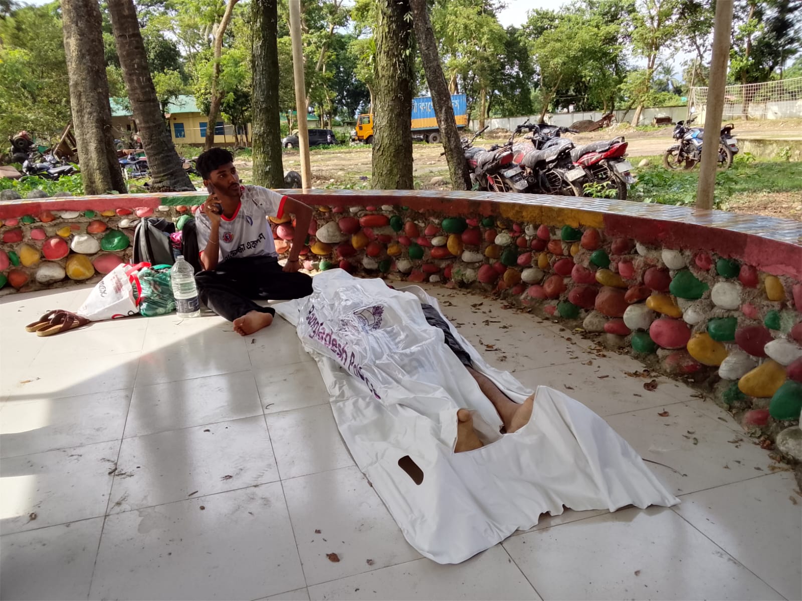সাদা পাথরে গোসল করতে নেমে প্রাণ গেল ২০ বছর বয়সী এক যুবকের, এক ঘণ্টা পর মিলল মরদেহ