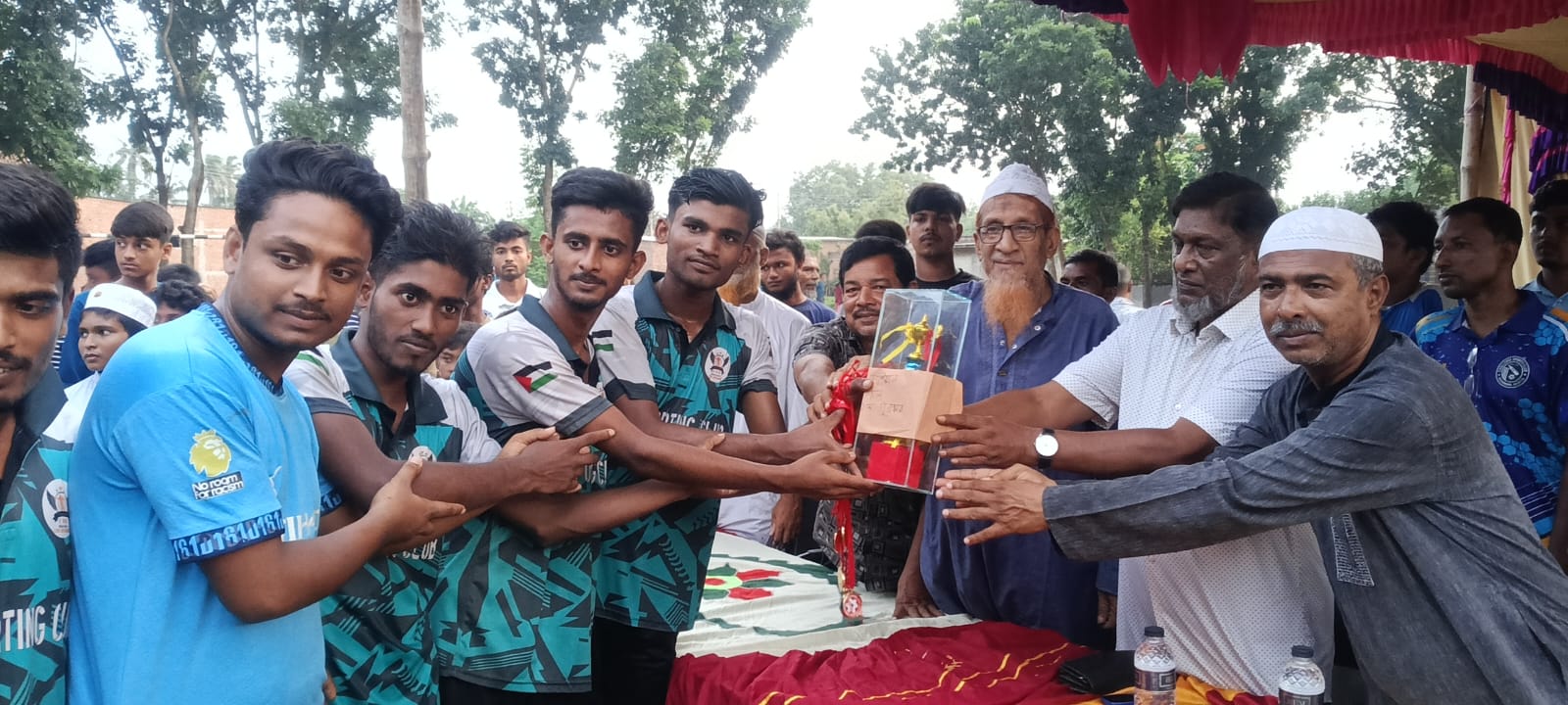 ফারাকপুর জুনিয়ার ফুটবল একাদশ টুর্নামেন্ট আয়োজক হামজা ও শিমুল