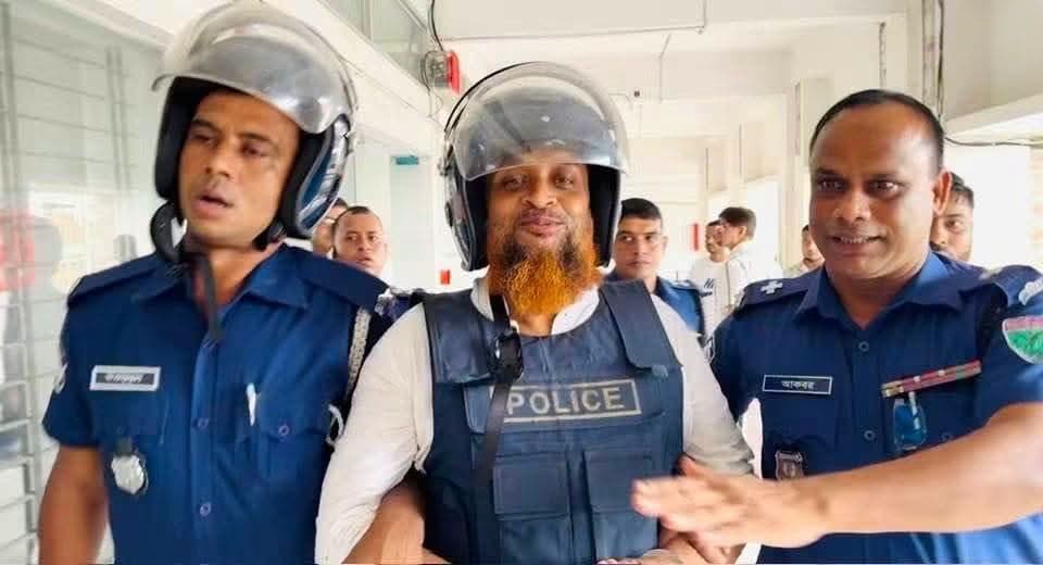 আদালতে হাসিমুখে আওয়ামী লীগ নেতা আবুল কাশেম পল্লব