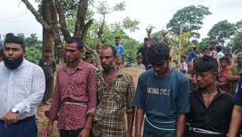দোয়ারাবাজারে রাতের আঁধারে অবৈধ বালু উত্তোলন, চারজনকে ২ লাখ টাকা জরিমানা