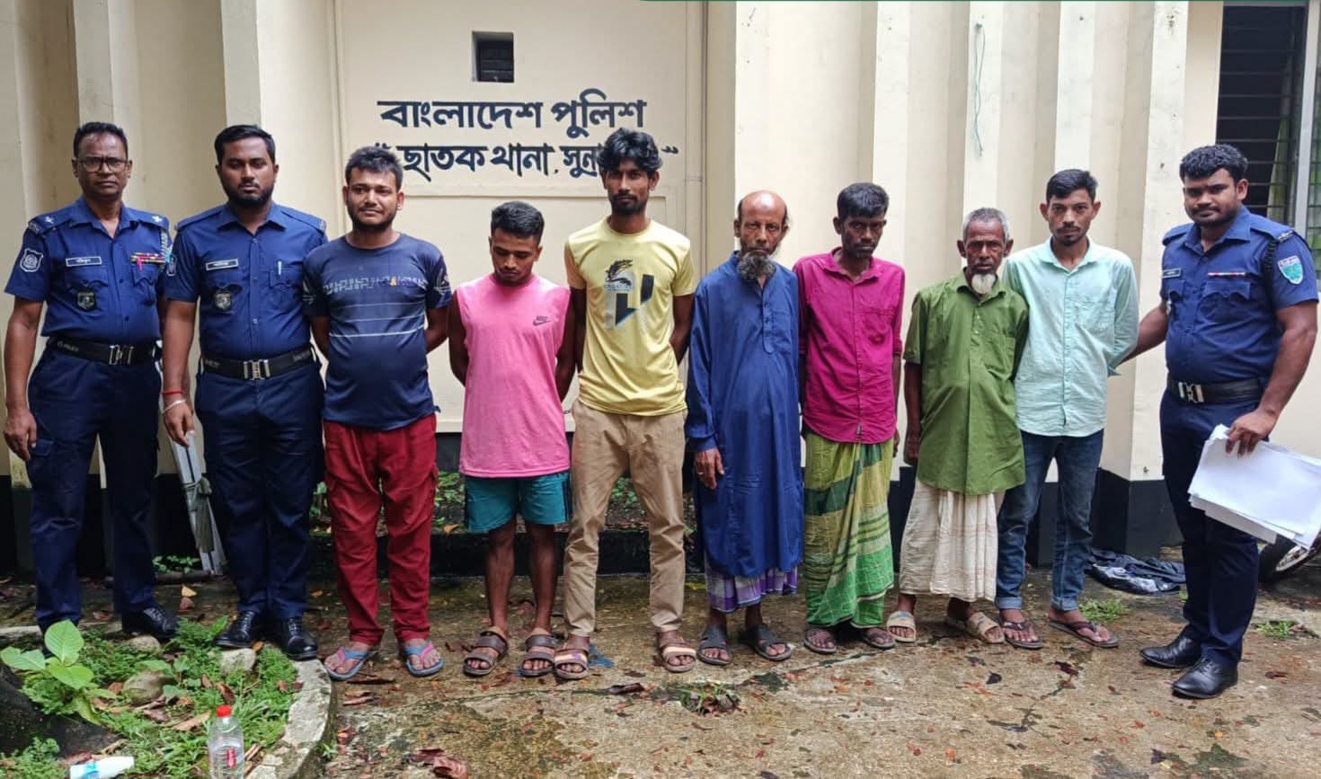 ছাতকে পুলিশের অভিযানে ইয়াবা সহ ৩ জন বিভিন্ন মামলার আরো ৪ আসামী গ্রেফতার