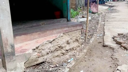 শান্তিগঞ্জের টাইলা গ্রামে বসতভিটার বারান্দা ভেঙ্গে রাস্তা তৈরী চেষ্টায় জেলা প্রশাসক ও এলজিইডি নির্বাহী প্রকৌশলী বরাবরে অভিযোগ