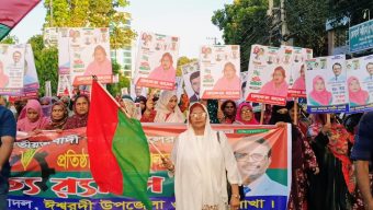 ঈশ্বরদী মহিলা দলের সভানেত্রী রোকেয়া হাসেমের নেতৃত্বে মহিলা দলের ৪৮তম প্রতিষ্ঠা বার্ষিকী পালন