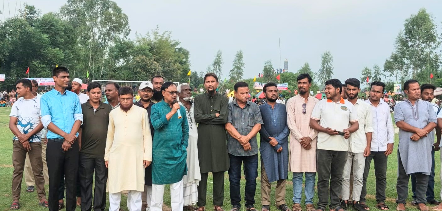 বীরগঞ্জে মরহুম বজলুর রহমান স্মৃতি ফুটবল টুর্নামেন্টের উদ্বোধন