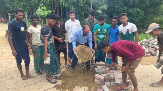 গাছবাড়ী-হরিপুর রাস্তার সংস্কার কাজে এগিয়ে এলো কানাইঘাট অ্যাসোসিয়েশন মেজরটিলা