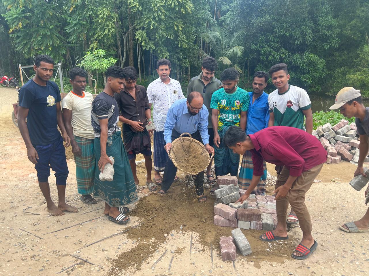 গাছবাড়ী-হরিপুর রাস্তার সংস্কার কাজে এগিয়ে এলো কানাইঘাট অ্যাসোসিয়েশন মেজরটিলা