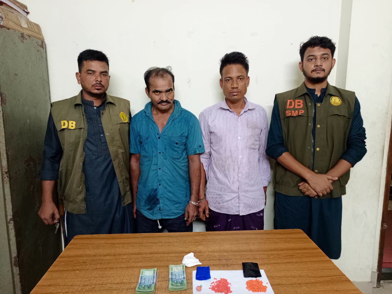 এসএমপির ডিবির অভিযানে ৩৩১ পিস ইয়াবাসহ গ্রেপ্তার ২