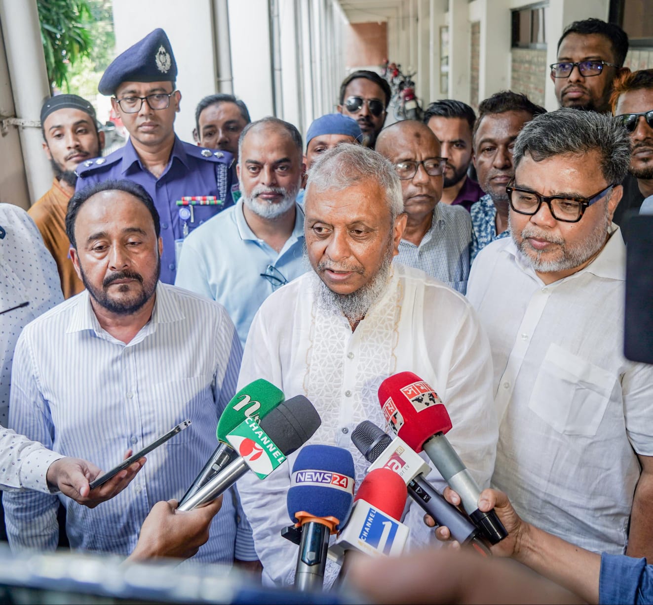 রাজনৈতিক স্থিতিশীলতা ও গণতান্ত্রিক পরিবেশ রক্ষায় ঐক্যবদ্ধ থাকার আহ্বান শ্রম ও কর্মসংস্থানমন্ত্রীর