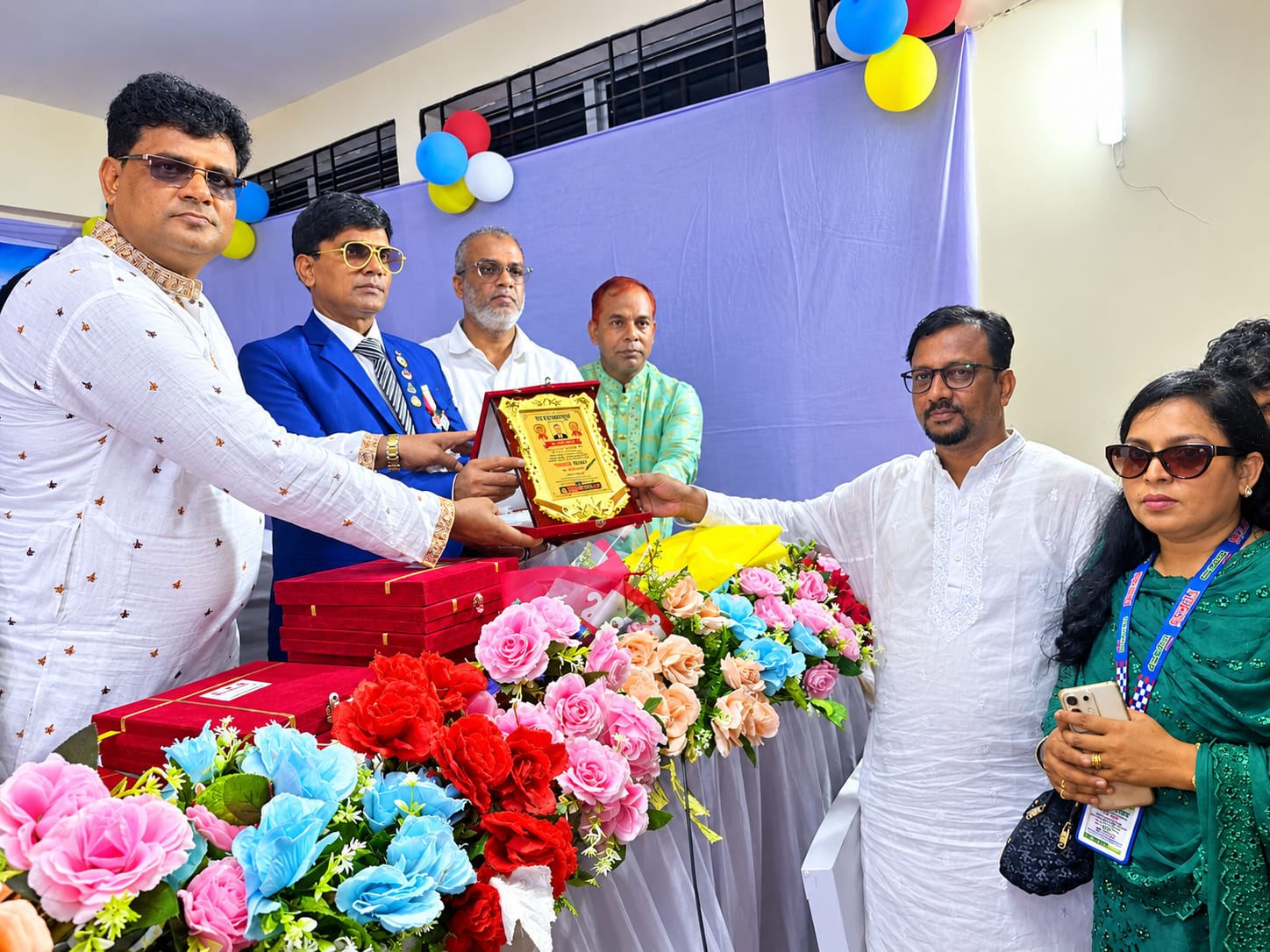 দৈনিক মাতৃজগতের ২৩তম প্রতিষ্ঠাবার্ষিকীতে সম্মাননা স্মারক পেলেন সাংবাদিক ফয়ছল কাদির
