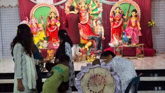 অভাব-অনটনকে হার মানিয়ে রাজশাহীর হরিয়ান হরিজন কলোনিতে দুর্গা পূজা উদযাপন-