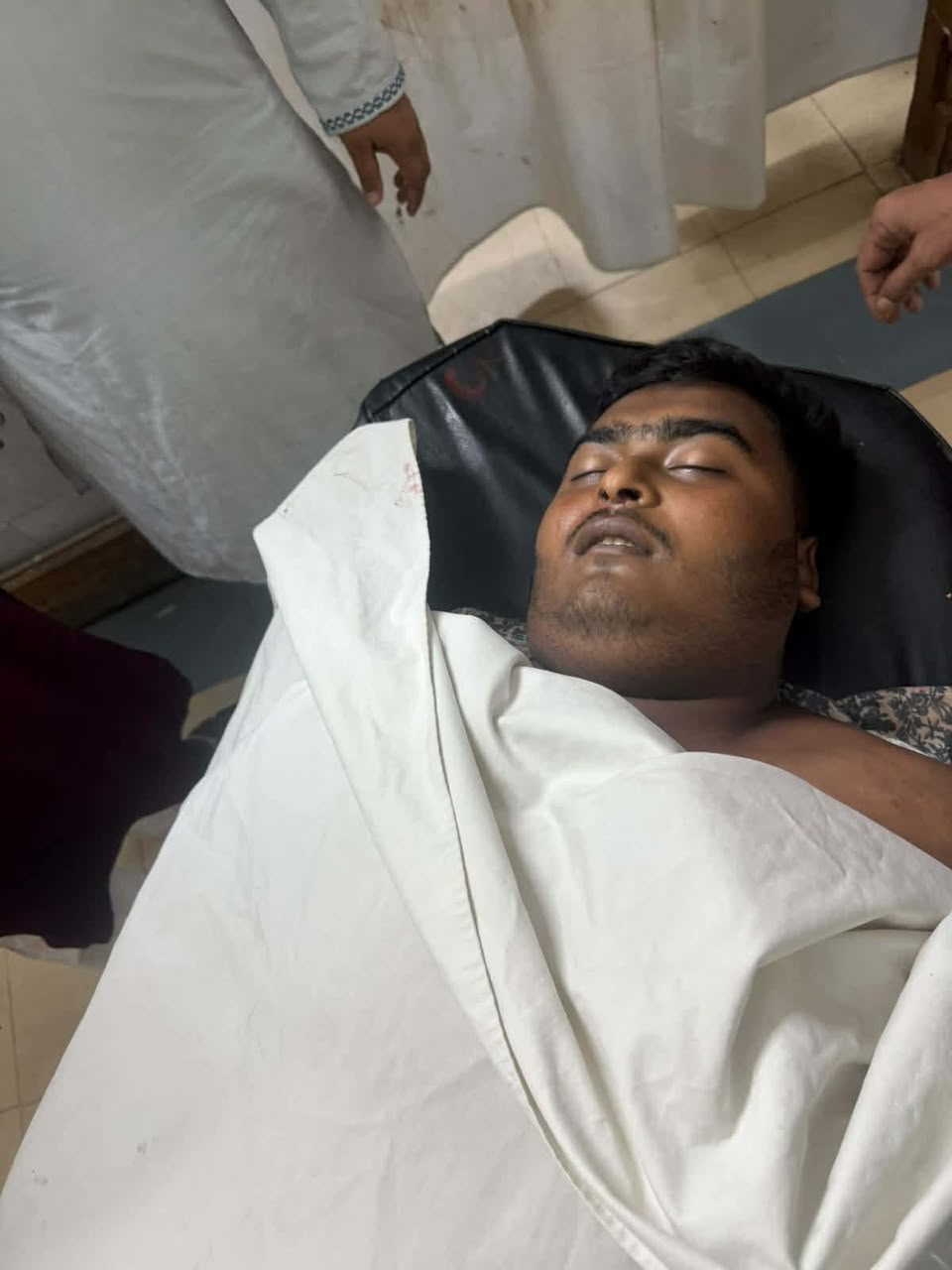 সিলেটের সিলাম চকবাজারে মাজারের নিয়ন্ত্রনে নিতে শাহ ও শেখ বংশের লড়াইয়ে রাসেল নামের যুবক খুন, পুলিশের ভুমিকা নিয়ে প্রশ্ন