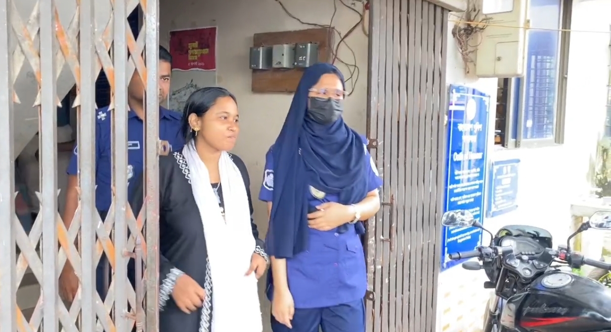 জগন্নাথপুরে আলোচিত নারী মানবপাচারকারীসহ ২ জন গ্রেপ্তার, বিদেশে নেওয়ার নাম কোটি টাকা হাতিয়ে নেওয়ার অভিযোগ