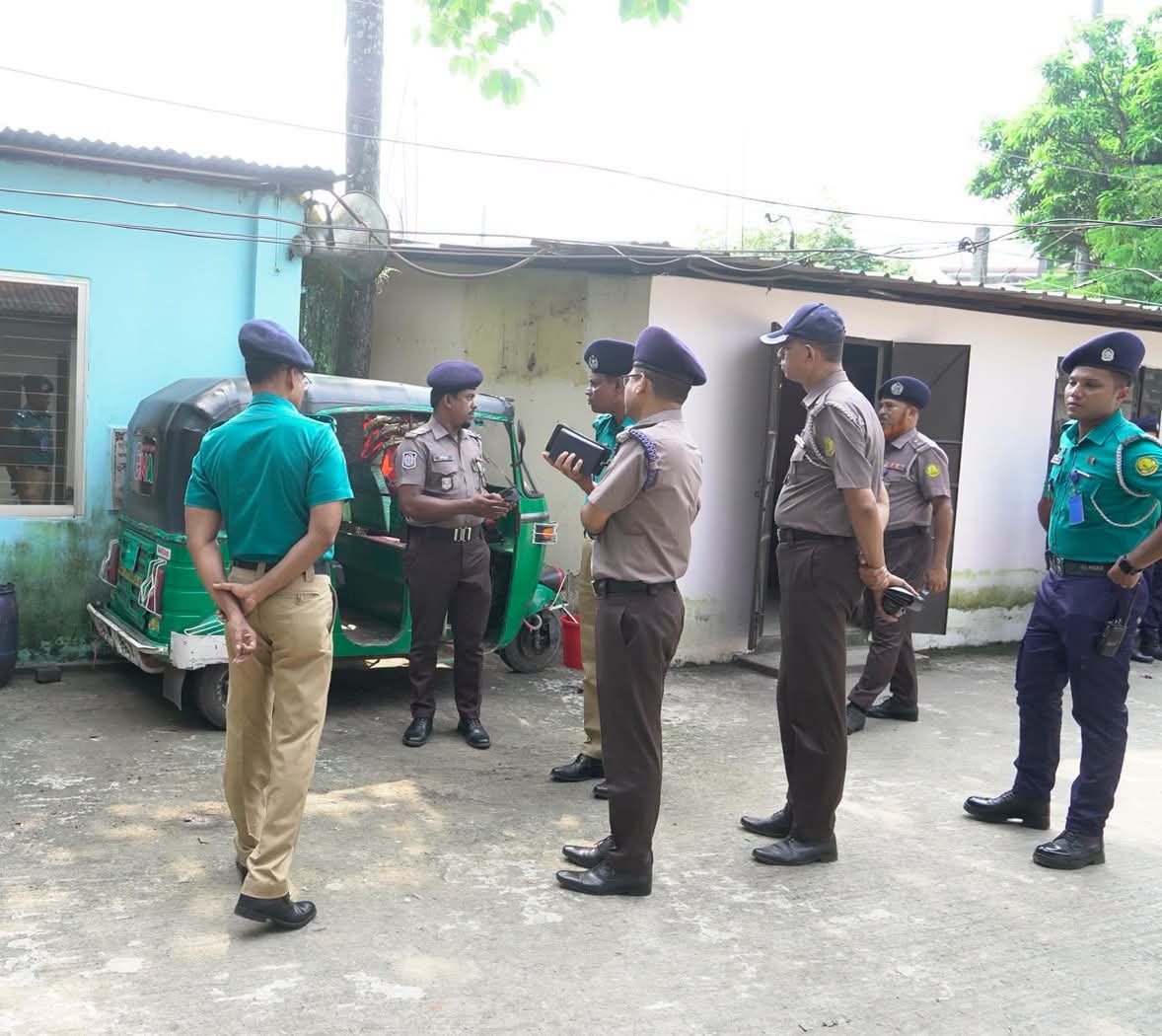 দক্ষিণ সুরমা পুলিশ ফাঁড়িতে এসএমপি কমিশনারের আকস্মিক পরিদর্শন