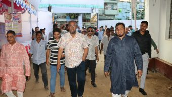 বিভিন্ন পূজামণ্ডপ পরিদর্শনকালে সিসিক প্রশাসক