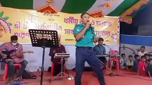 সিলেটে পূজামণ্ডপে গান গেয়ে প্রত্যাহার পুলিশের এএসআই