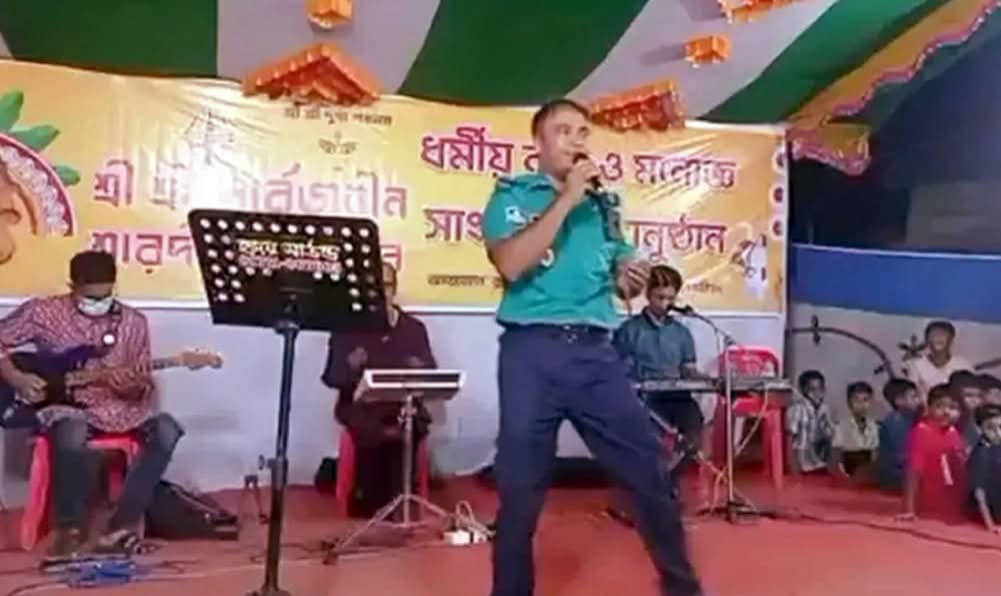 সিলেটে পূজামণ্ডপে গান গেয়ে প্রত্যাহার পুলিশের এএসআই