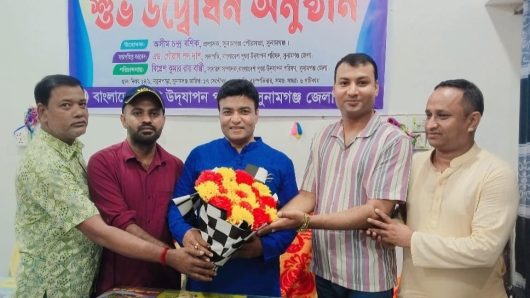 ঢাকার বিশিষ্ঠ শিল্পপতি প্রদ্যুৎ তালুকদারকে সংবর্ধনা ও ফুলেল শুভেচ্ছা জানান সুনামগঞ্জ জেলা পূজা উদযাপন পরিষদের নেতৃবৃন্দরা।