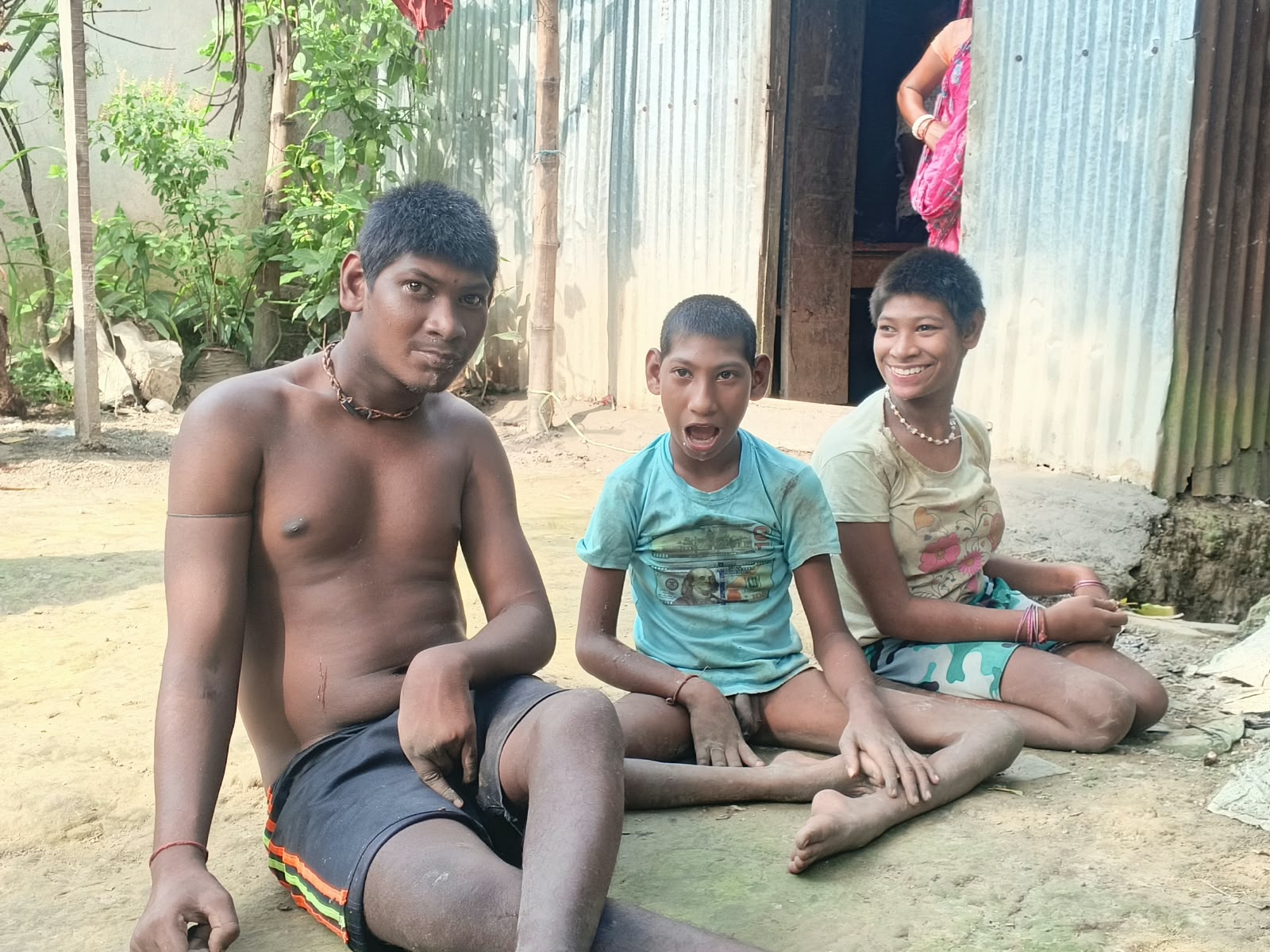 শাল্লায় একই পরিবারে তিন প্রতিবন্ধী সন্তানদের নিয়ে চরম কষ্টে জীবনযাপন করেছেন পিতামাতা