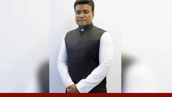 নিষিদ্ধ দলের শীর্ষ নেতাকে প্রকাশ্যে সংবর্ধনা দিলো পূজা উদযাপন পরিষদ?