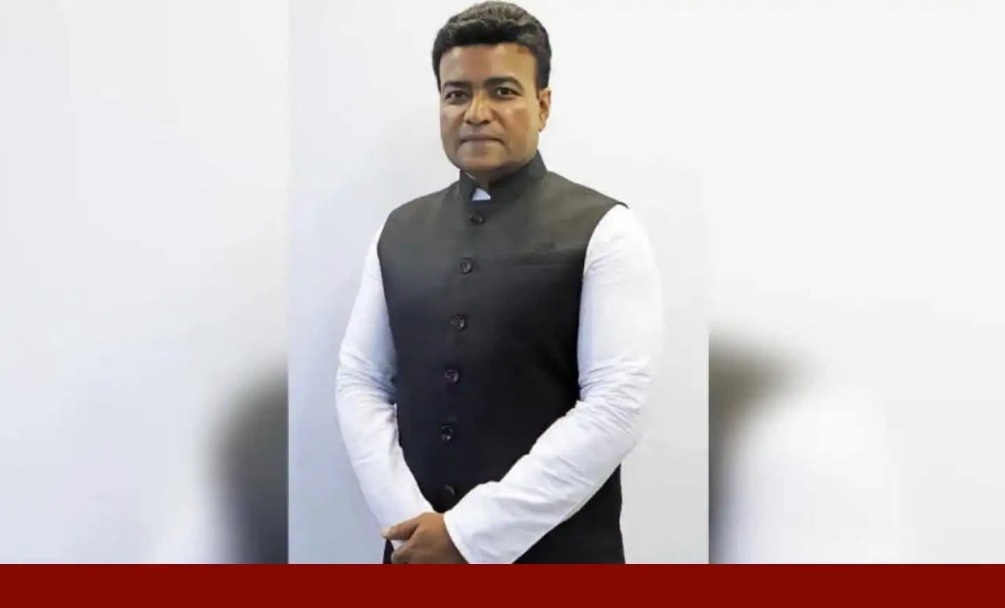 নিষিদ্ধ দলের শীর্ষ নেতাকে প্রকাশ্যে সংবর্ধনা দিলো পূজা উদযাপন পরিষদ?