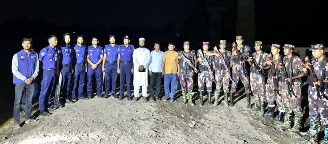 গোয়াইনঘাটে টাস্কফোর্সের অভিযান, ৪ নৌকা ও ১৩ লিস্টার মেশিন ধ্বংস