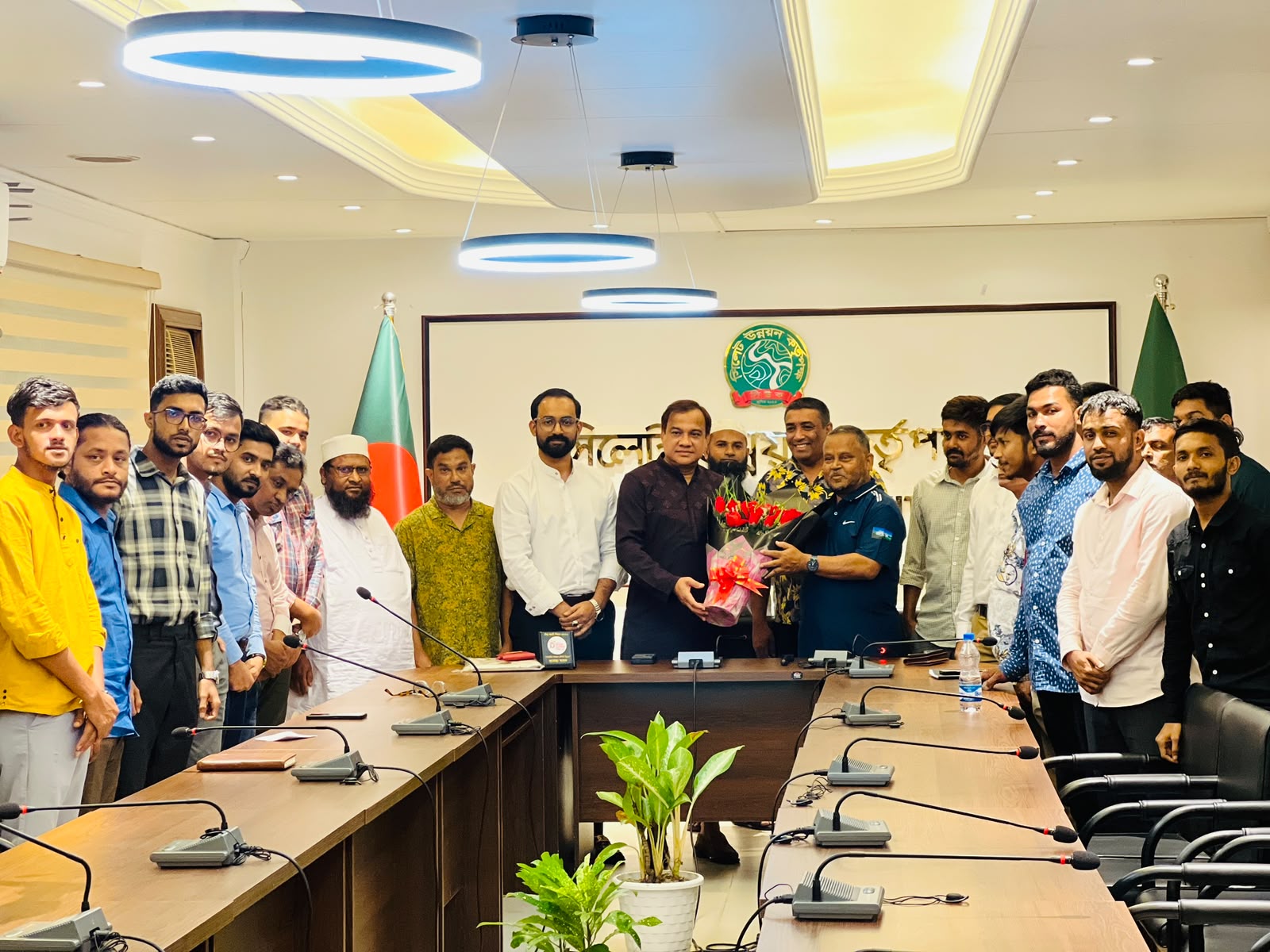 রংপুর উন্নয়ন কর্তৃপক্ষের চেয়ারম্যান মো. সামসুজ্জামান সামুকে সংবর্ধনা দিল সিউক