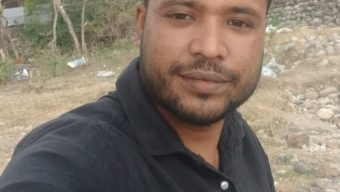 জাফলং জিরো পয়েন্টে থানা পুলিশ ও ডিবি পুলিশের লাইনম্যান কে এই শ্রমিক দল নেতা রুবেল!