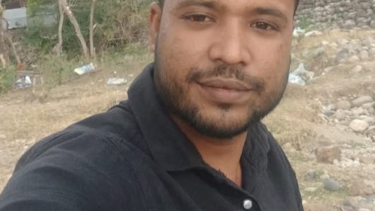 জাফলং জিরো পয়েন্টে থানা পুলিশ ও ডিবি পুলিশের লাইনম্যান কে এই শ্রমিক দল নেতা রুবেল!