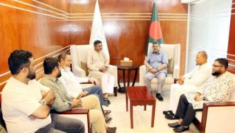চেম্বারের প্রশাসক এজাজ আহমদ চৌধুরীর সাথে সিলেট জেলা রড সিমেন্ট ঢেউটিন মার্চেন্ট গ্রুপের মতবিনিময়