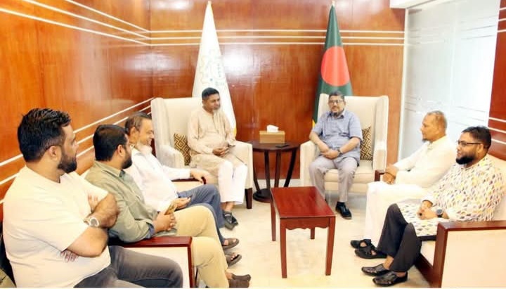 চেম্বারের প্রশাসক এজাজ আহমদ চৌধুরীর সাথে সিলেট জেলা রড সিমেন্ট ঢেউটিন মার্চেন্ট গ্রুপের মতবিনিময়
