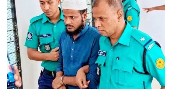 হুজুর পা টিপানোর জন্য রুমে নিয়ে যান, এরপর পেন্ট খুলে হাত দেন’
